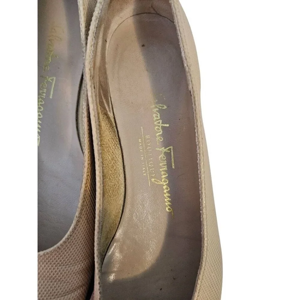 Salvatore Ferragamo cream colored slip on flats. Size 8 Narrow. - Picture 5 of 8